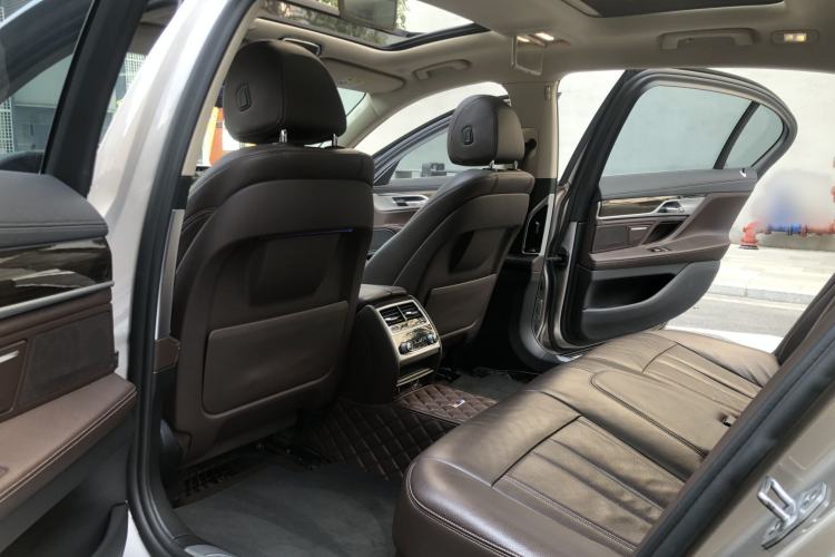 Used BMW 7 Series 2018 730Li Leading Model Excellence Package Exterior 6