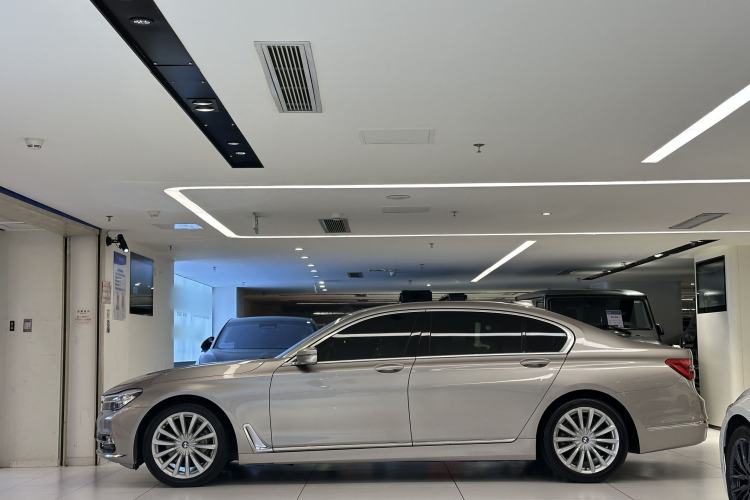 Used BMW 7 Series 2018 730Li Leading Model Excellence Package Exterior 6