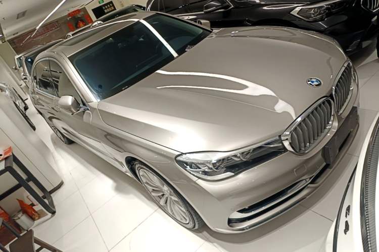 Used BMW 7 Series 2018 730Li Leading Model Excellence Package Front Right 45 Deg