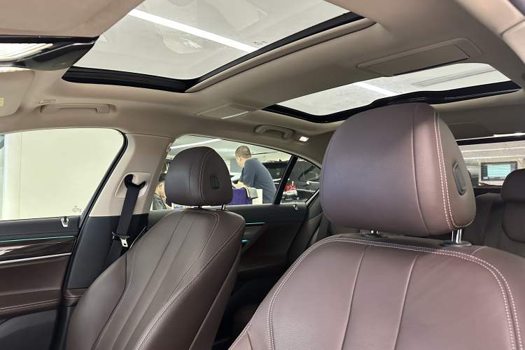 Used BMW 7 Series 2018 730Li Leading Model Excellence Package Interior 5