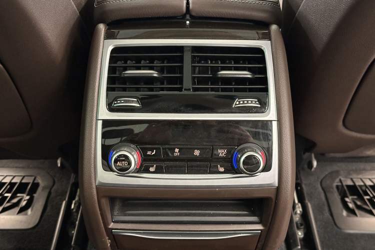 Used BMW 7 Series 2018 730Li Leading Model Excellence Package Interior 7