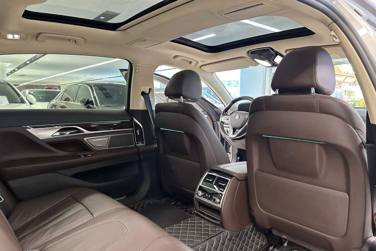Used BMW 7 Series 2018 730Li Leading Model Excellence Package Interior 9