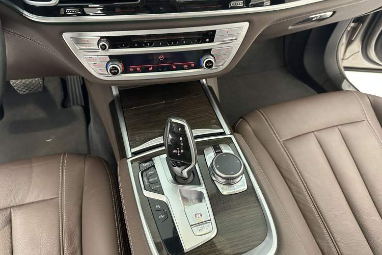 Used BMW 7 Series 2018 730Li Leading Model Excellence Package Interior 9