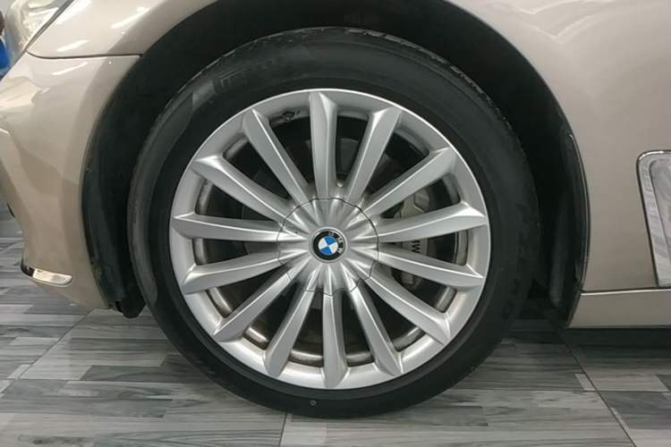 Used BMW 7 Series 2018 730Li Leading Model Excellence Package Left Front Wheel Hub