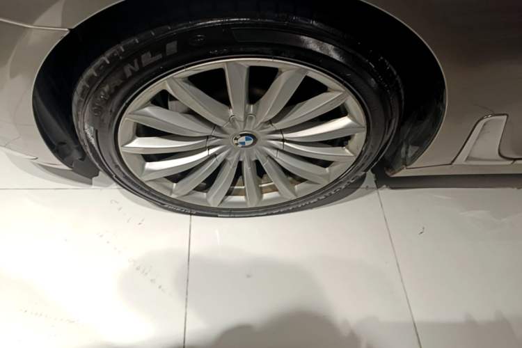 Used BMW 7 Series 2018 730Li Leading Model Excellence Package Left Front Wheel Hub