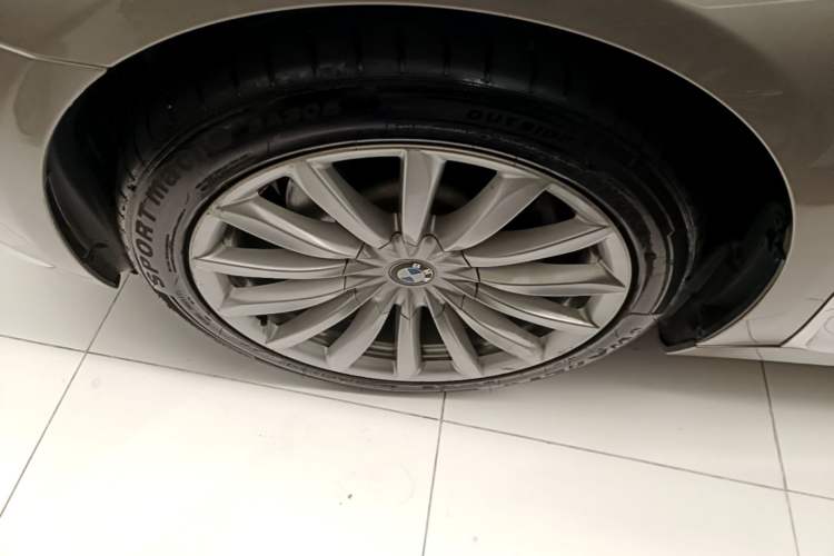 Used BMW 7 Series 2018 730Li Leading Model Excellence Package Left Front Wheel Hub