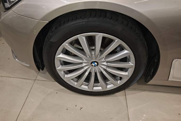 Used BMW 7 Series 2018 730Li Leading Model Excellence Package Left Front Wheel Hub