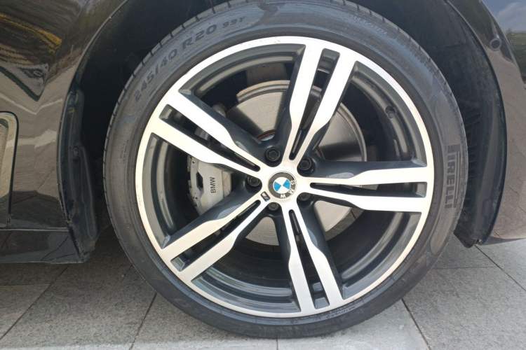 Used BMW 7 Series 2018 740Li xDrive Luxury Edition M Sport Package Right Front Wheel Hub