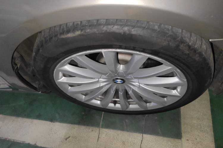 Used BMW 7 Series 2018 730Li Leading Model Excellence Package Right Front Wheel Hub
