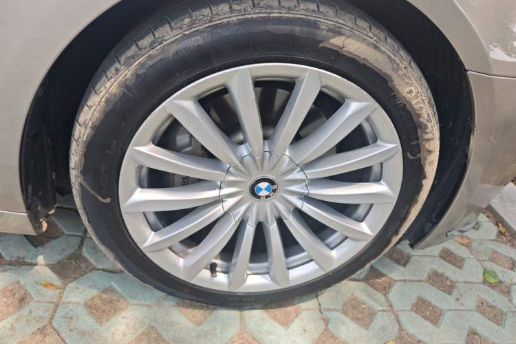 Used BMW 7 Series 2018 730Li Leading Model Excellence Package Right Front Wheel Hub