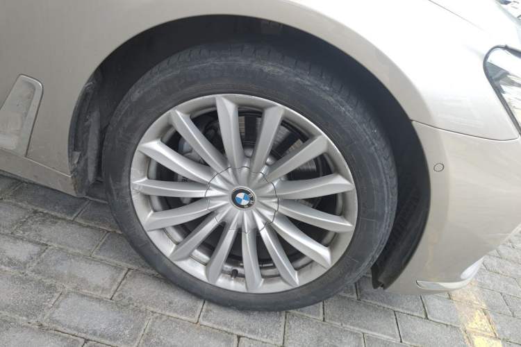 Used BMW 7 Series 2018 730Li Luxury Model Excellence Package Right Front Wheel Hub