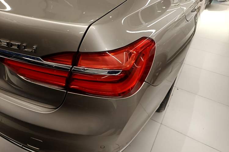 Used BMW 7 Series 2018 730Li Leading Model Excellence Package Right Rear Taillight