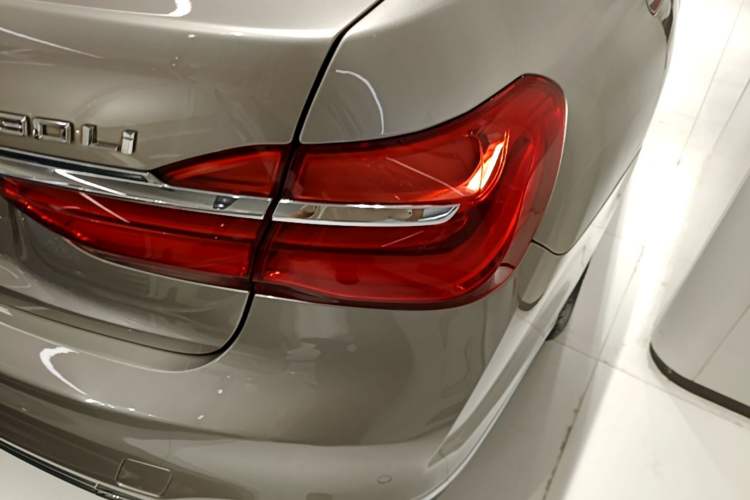 Used BMW 7 Series 2018 730Li Leading Model Excellence Package Right Rear Taillight