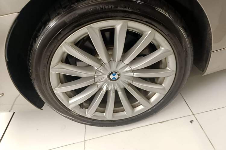Used BMW 7 Series 2018 730Li Leading Model Excellence Package Right Rear Wheel Hub