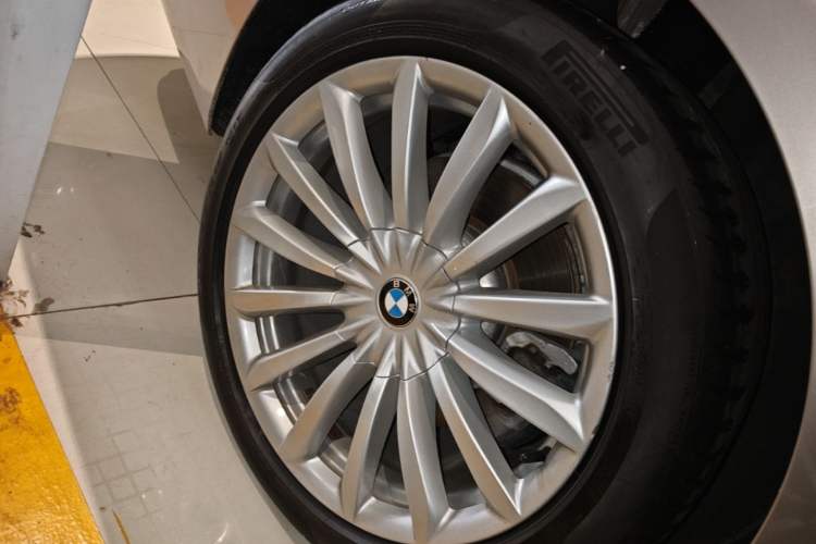 Used BMW 7 Series 2018 730Li Leading Model Excellence Package Right Rear Wheel Hub