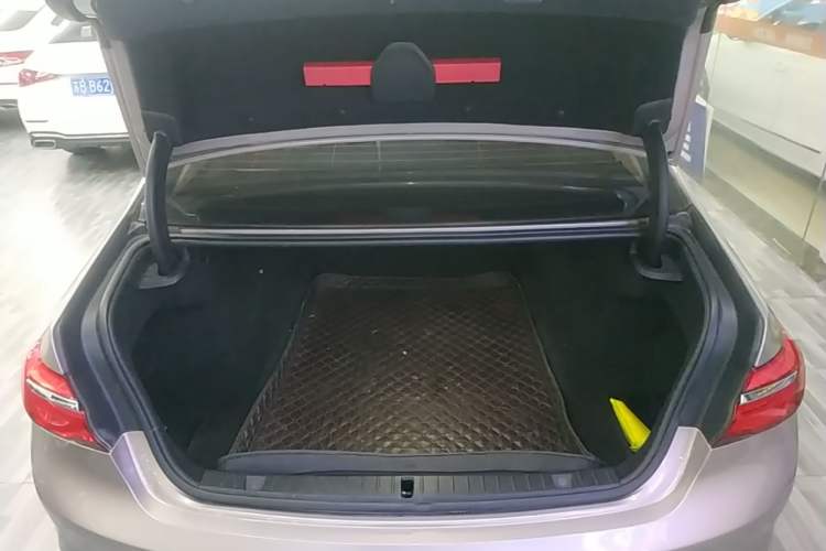Used BMW 7 Series 2018 730Li Leading Model Excellence Package Trunk