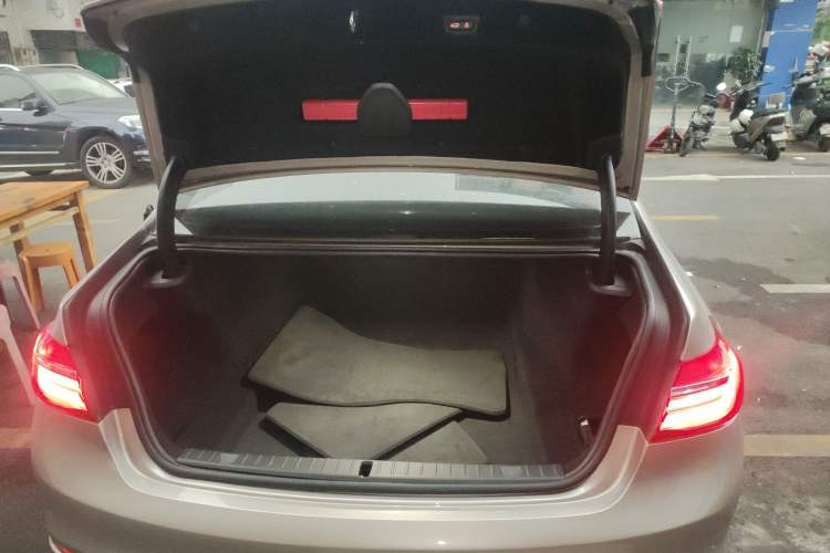 Used BMW 7 Series 2018 730Li Leading Model Excellence Package Trunk