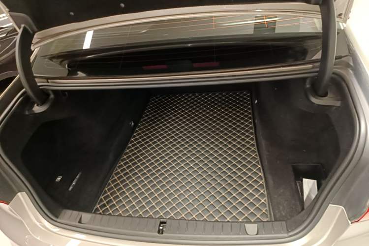 Used BMW 7 Series 2018 730Li Leading Model Excellence Package Trunk