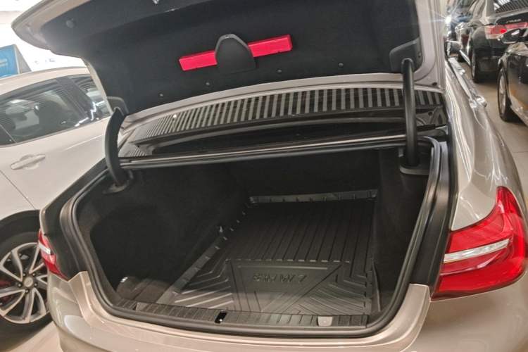Used BMW 7 Series 2018 730Li Leading Model Excellence Package Trunk