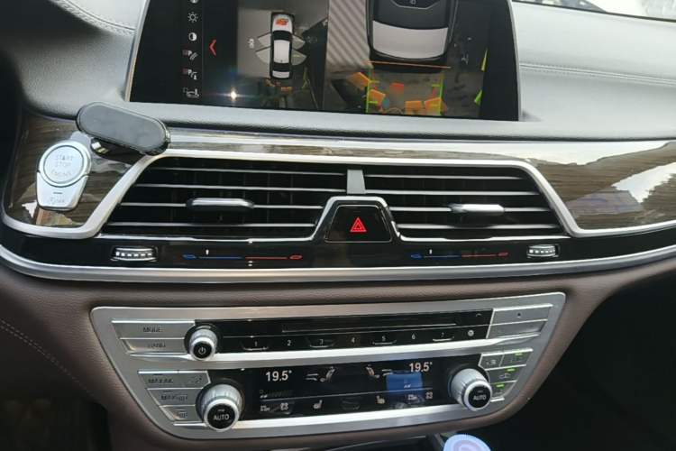 Used BMW 7 Series 2018 730Li Leading Model Excellence Package Audio And AC Panel