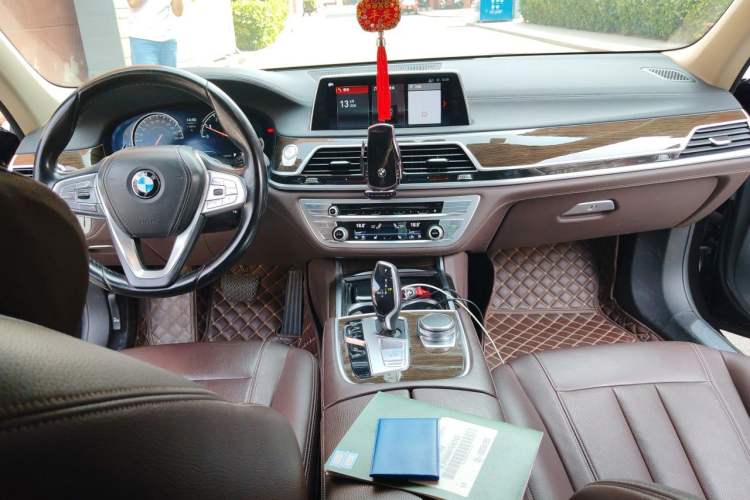 Used BMW 7 Series 2018 730Li Leading Model Excellence Package Center Console