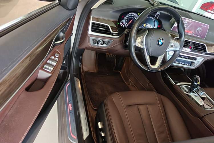 Used BMW 7 Series 2018 730Li Leading Model Excellence Package Driver Seat