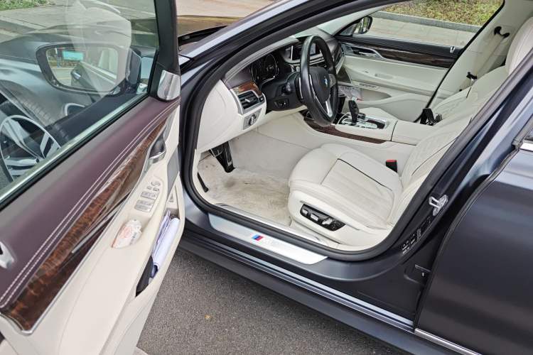 Used BMW 7 Series 2018 740Li xDrive Luxury Edition M Sport Package Black Flame Version Driver Seat