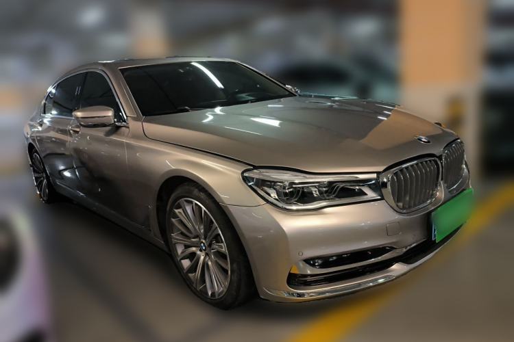 Used BMW 7 Series 2018 740Li Leading Model Excellence Package Front Right 45 Deg