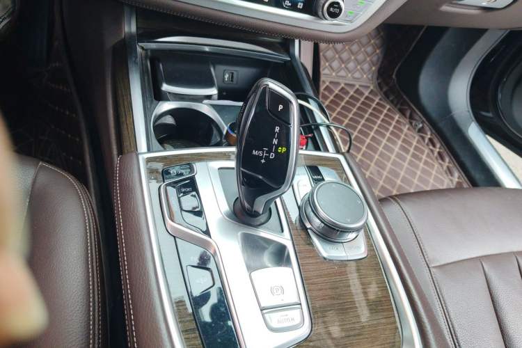 Used BMW 7 Series 2018 730Li Leading Model Excellence Package Gear Lever