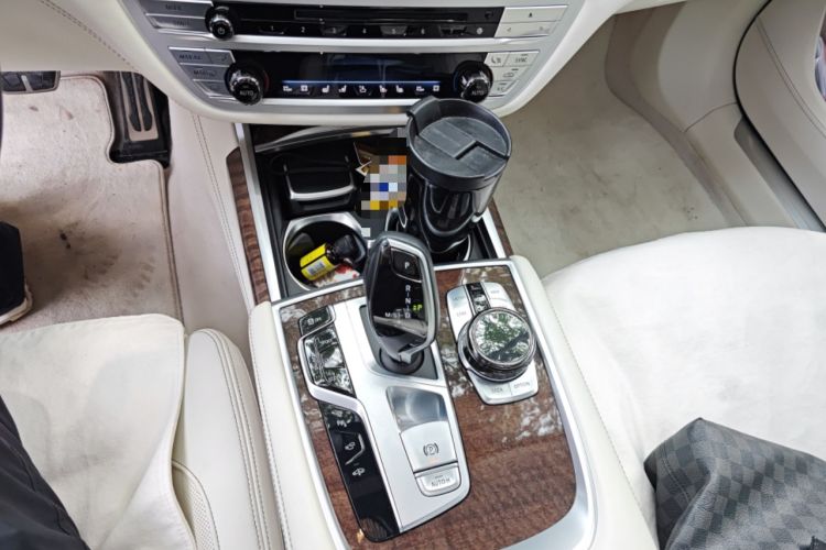 Used BMW 7 Series 2018 740Li xDrive Luxury Edition M Sport Package Black Flame Version Gear Lever