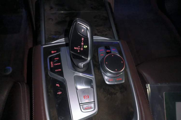 Used BMW 7 Series 2018 740Li Leading Model Excellence Package Gear Lever