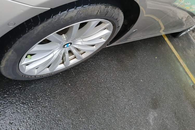 Used BMW 7 Series 2018 730Li Leading Model Excellence Package Left Front Wheel Hub
