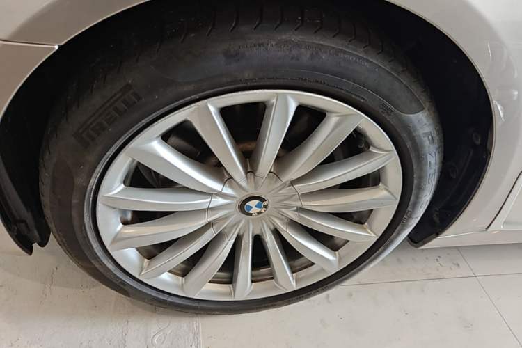 Used BMW 7 Series 2018 730Li Leading Model Excellence Package Left Front Wheel Hub