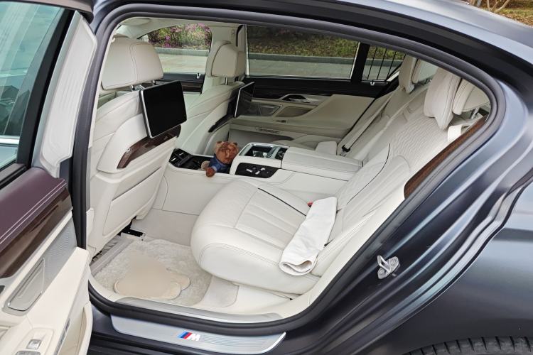 Used BMW 7 Series 2018 740Li xDrive Luxury Edition M Sport Package Black Flame Version Left Rear Seat