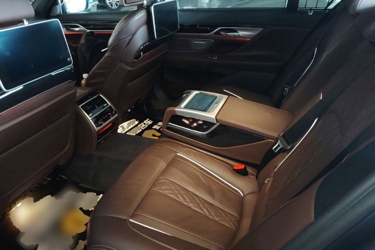 Used BMW 7 Series 2018 730Li Luxury Edition M Sport Package Left Rear Seat