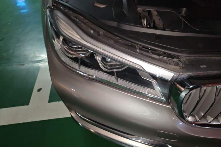 Used BMW 7 Series 2018 730Li Luxury Model Excellence Package Right Front Headlight