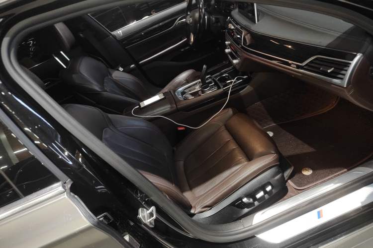 Used BMW 7 Series 2018 730Li Leading Model M Sport Package Right Front Seat