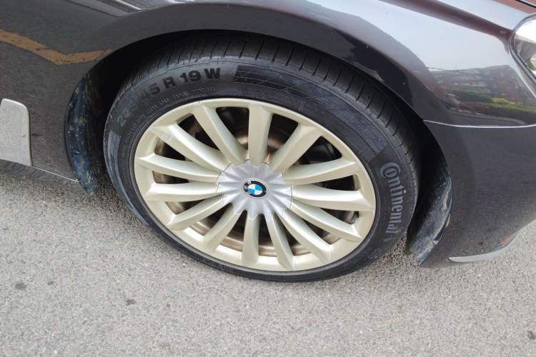 Used BMW 7 Series 2018 730Li Leading Model Excellence Package Right Front Wheel Hub