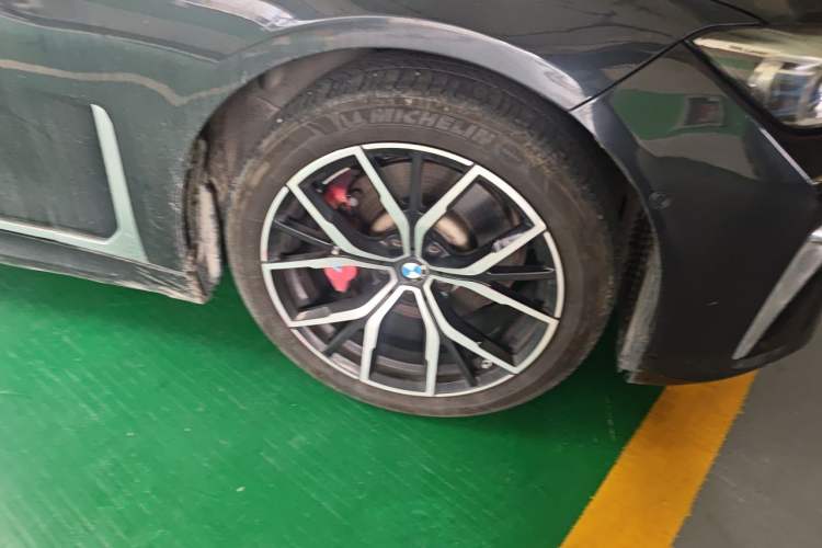 Used BMW 7 Series 2018 730Li Luxury Edition M Sport Package Right Front Wheel Hub