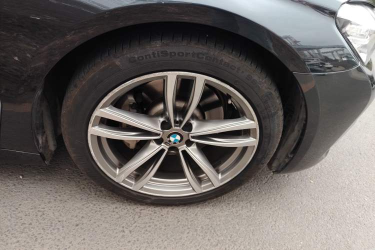 Used BMW 7 Series 2018 730Li Leading Model M Sport Package Right Front Wheel Hub