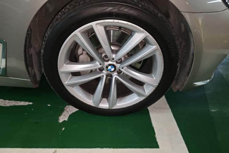 Used BMW 7 Series 2018 730Li Luxury Model Excellence Package Right Front Wheel Hub