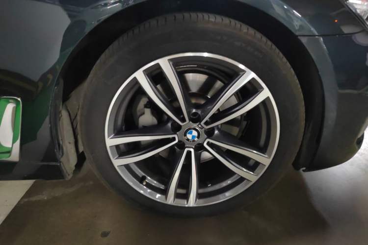Used BMW 7 Series 2018 730Li Leading Model M Sport Package Right Front Wheel Hub