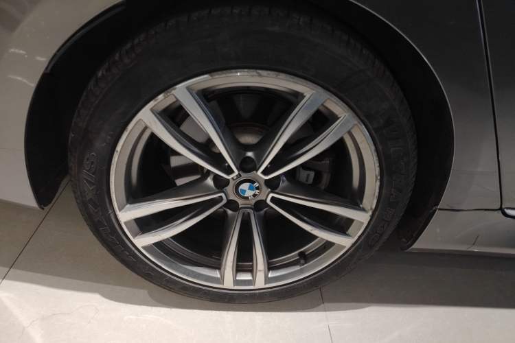 Used BMW 7 Series 2018 730Li Leading Model M Sport Package Right Rear Wheel Hub