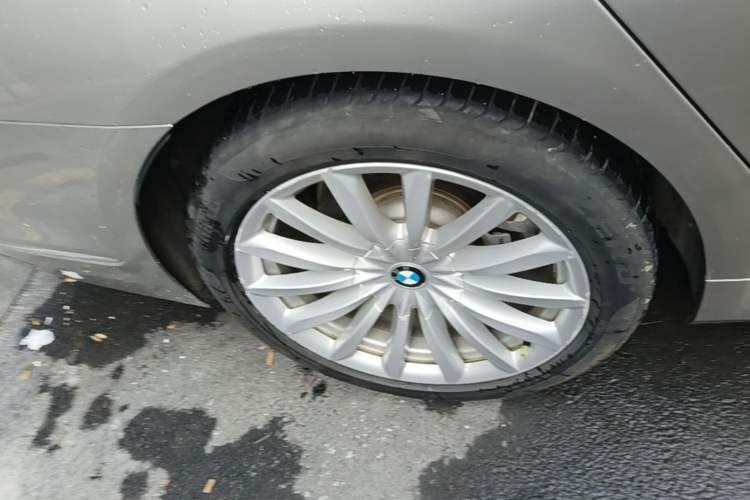 Used BMW 7 Series 2018 730Li Leading Model Excellence Package Right Rear Wheel Hub