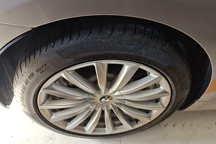 Used BMW 7 Series 2018 730Li Leading Model Excellence Package Right Rear Wheel Hub