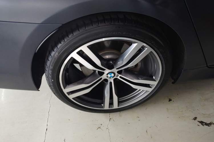Used BMW 7 Series 2018 730Li Luxury Edition M Sport Package Right Rear Wheel Hub