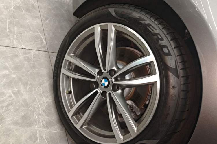 Used BMW 7 Series 2018 730Li Luxury Edition M Sport Package Right Rear Wheel Hub