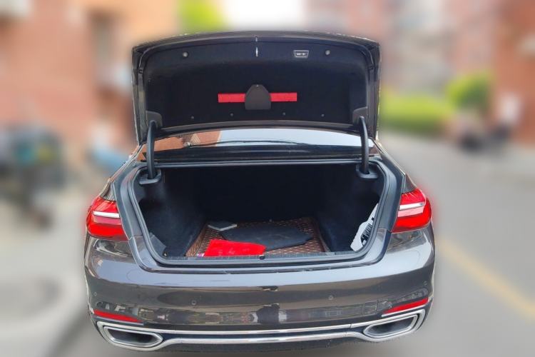 Used BMW 7 Series 2018 730Li Leading Model Excellence Package Trunk