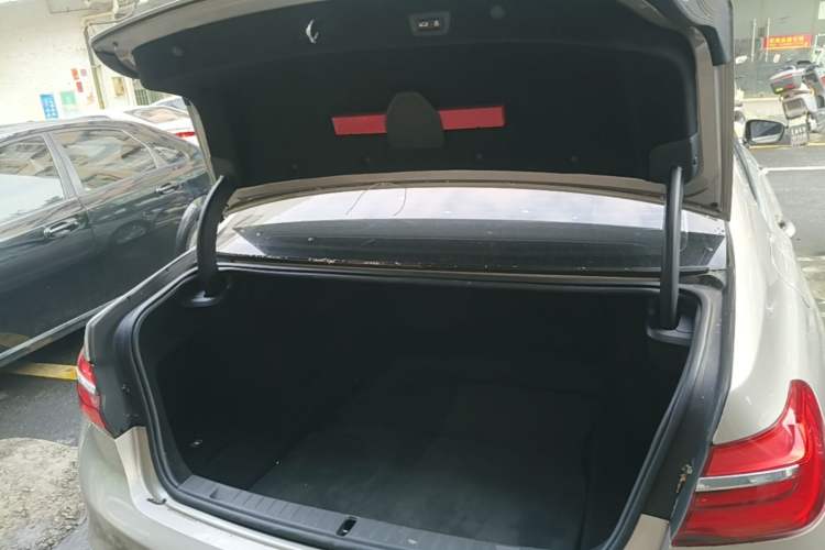 Used BMW 7 Series 2018 730Li Leading Model Excellence Package Trunk