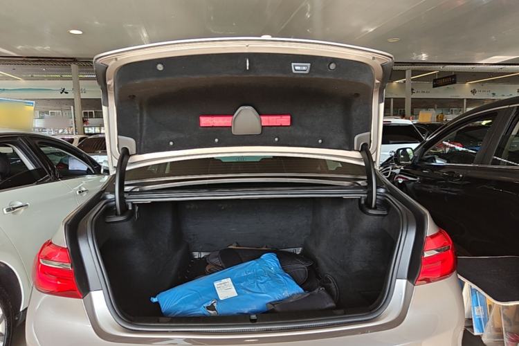 Used BMW 7 Series 2018 730Li Leading Model Excellence Package Trunk
